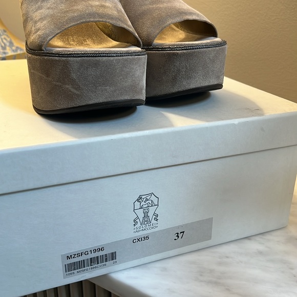 Excellent condition. Never worn platform suede sandals - Picture 4 of 5